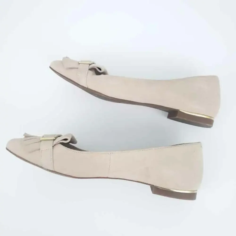Jones New York Beige Suede Loafer 6M Leather Upper Work Shoe Stylish Fashion